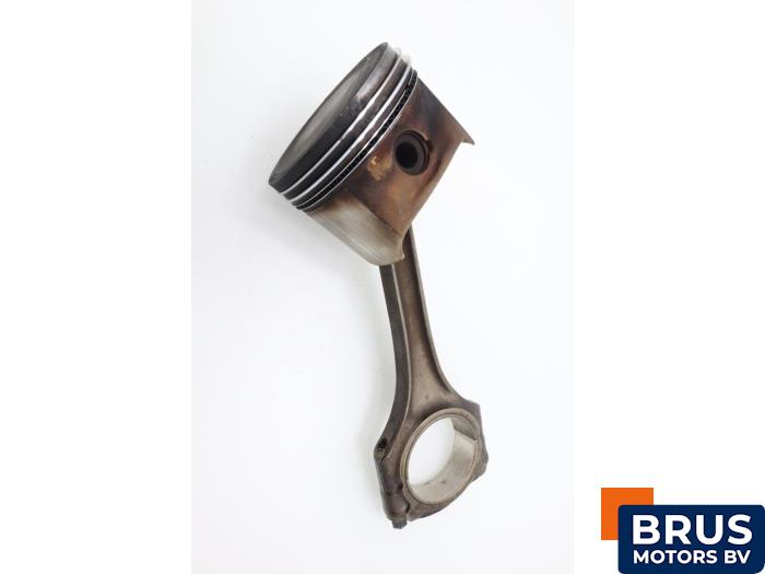 Usagé Bielle Mercedes A (W168) 1.4 A-140 Prix € 90,75 Prix TTC proposé par Brus Motors BV