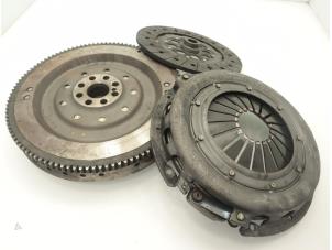Used Dual mass flywheel Landrover Discovery II 2.5 Td5 Price € 242,00 Inclusive VAT offered by Brus Motors BV