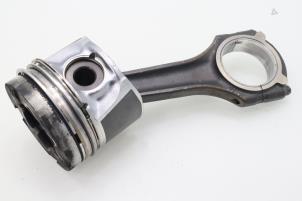 Used Connecting rod Mercedes A (W168) 1.7 A-170 CDI 16V Price € 90,75 Inclusive VAT offered by Brus Motors BV