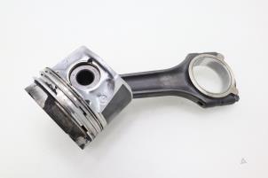 Used Connecting rod Mercedes A (W168) 1.7 A-170 CDI 16V Price € 90,75 Inclusive VAT offered by Brus Motors BV