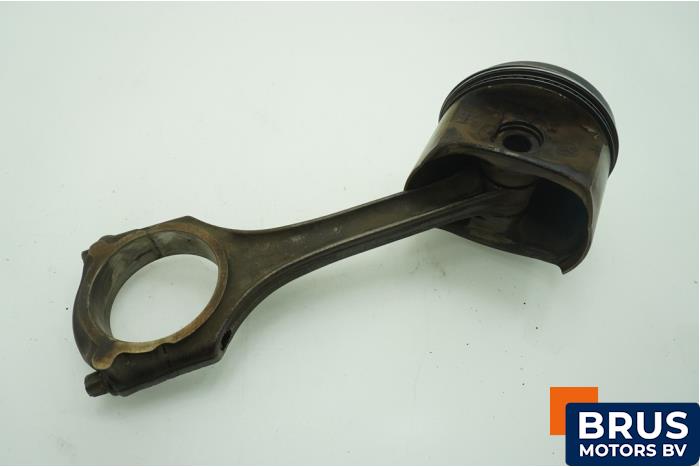 Usagé Bielle Mercedes A (W168) 1.4 A-140 Prix € 90,75 Prix TTC proposé par Brus Motors BV