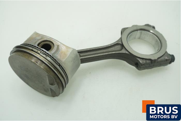 Usados Biela Renault Modus/Grand Modus (JP) 1.2 16V Precio € 90,75 IVA incluido ofrecido por Brus Motors BV