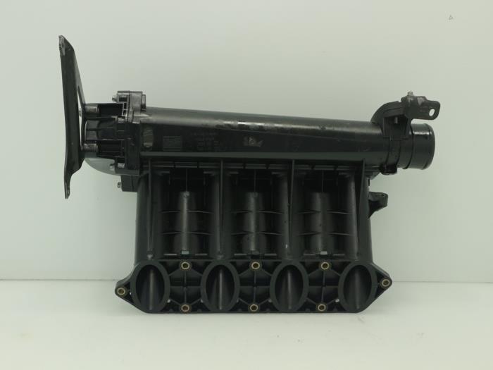 Intake manifold from a Mercedes-Benz Sprinter 2t (901/902) 211 CDI 16V 2003