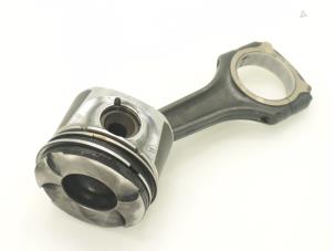 Used Connecting rod Mercedes S (W220) 4.0 S-400 CDI V8 32V Price € 90,75 Inclusive VAT offered by Brus Motors BV