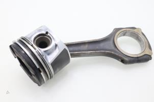Used Connecting rod Mercedes S (W220) 4.0 S-400 CDI V8 32V Price € 90,75 Inclusive VAT offered by Brus Motors BV