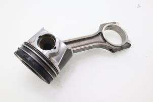 Used Connecting rod Kia Cee'd (EDB5) 1.6 CRDi VGT 16V Price € 90,75 Inclusive VAT offered by Brus Motors BV