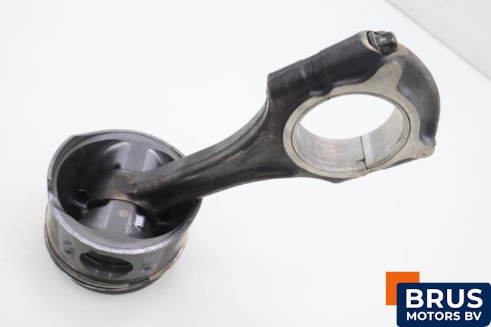 Usagé Bielle Mercedes C (W204) 2.2 C-200 CDI 16V Prix € 90,75 Prix TTC proposé par Brus Motors BV