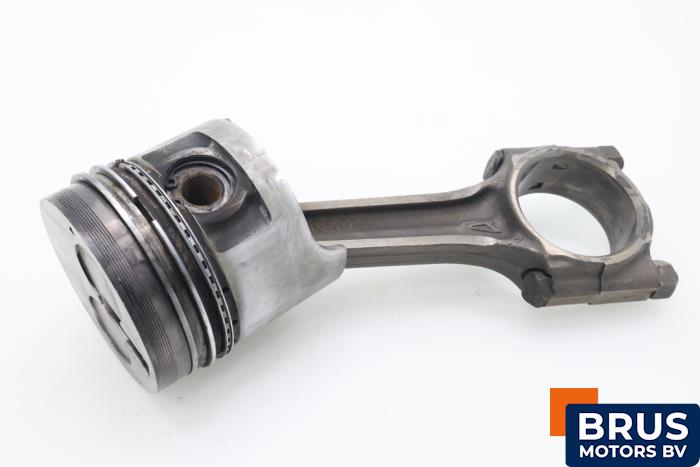 Usagé Bielle Daihatsu Rocky Hardtop 2.8 SE,SX Prix € 90,75 Prix TTC proposé par Brus Motors BV