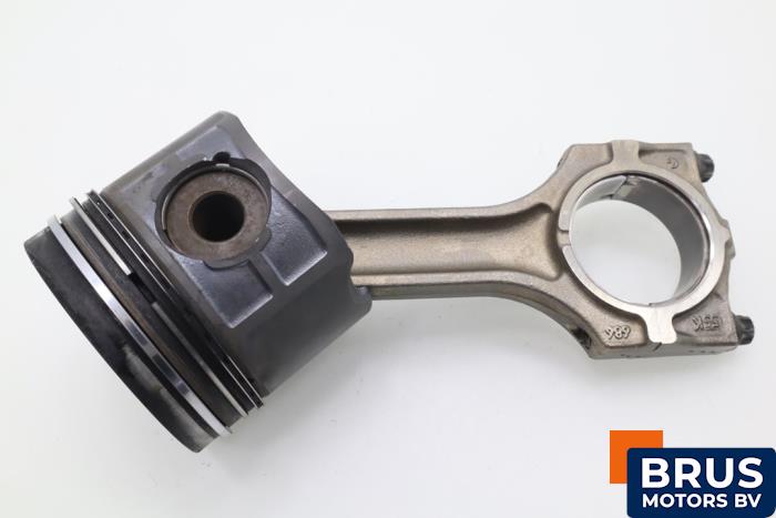Usagé Bielle BMW 3 serie (E46/4) 320d 16V Prix € 90,75 Prix TTC proposé par Brus Motors BV