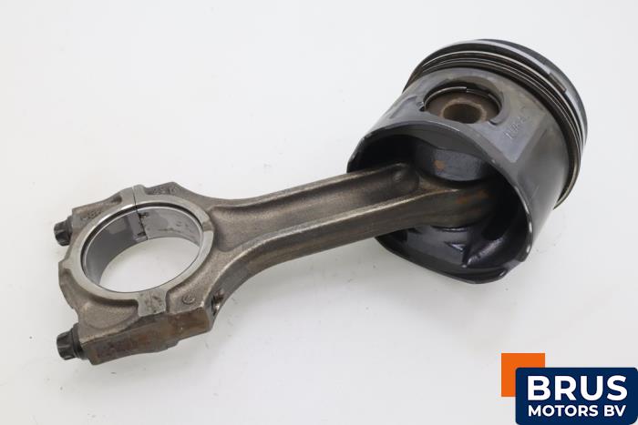 Usagé Bielle BMW 3 serie (E46/4) 320d 16V Prix € 90,75 Prix TTC proposé par Brus Motors BV