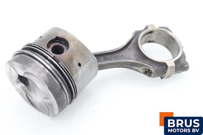 Usagé Bielle Mercedes MB 80/100D (611/631) MB 100D Prix € 90,75 Prix TTC proposé par Brus Motors BV