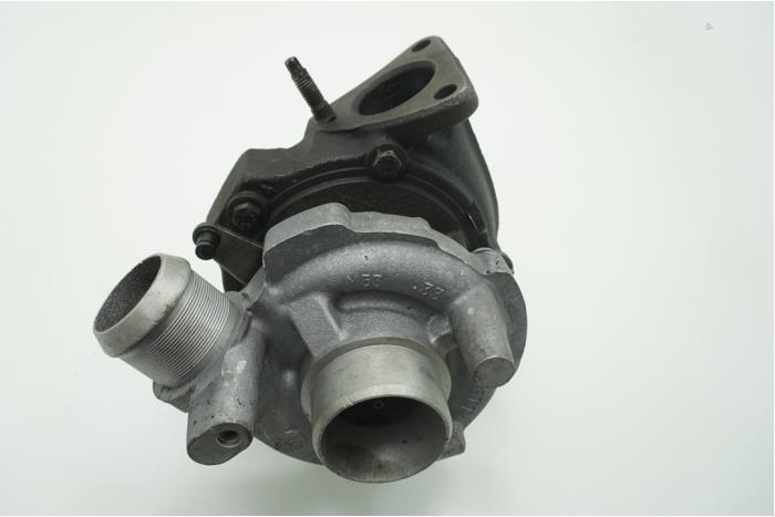 Turbo from a Peugeot 607 (9D/U) 2.7 HDi V6 24V 2006