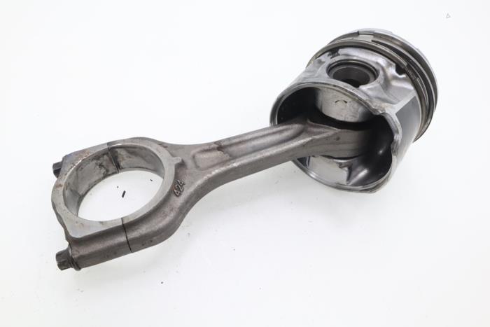 Connecting rod from a Ford Fiesta 5 (JD/JH) 1.4 TDCi 2009