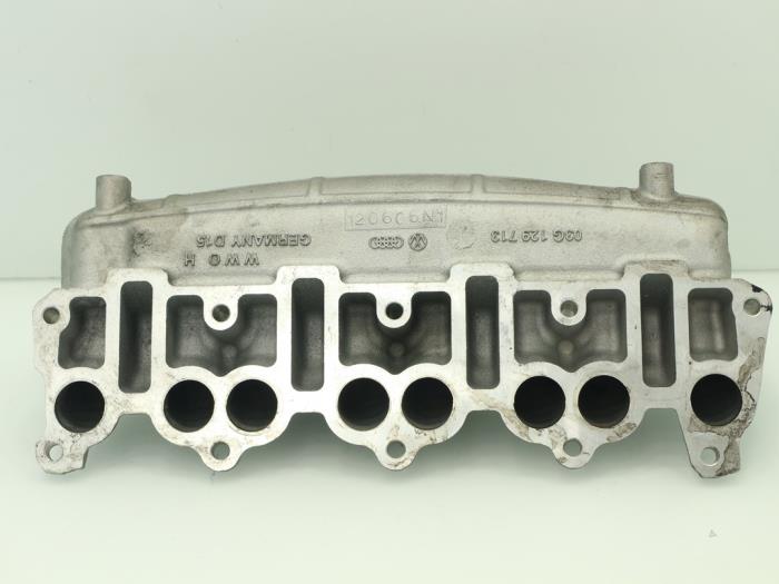 Intake manifold from a Volkswagen Golf V (1K1) 2.0 TDI 16V 2007