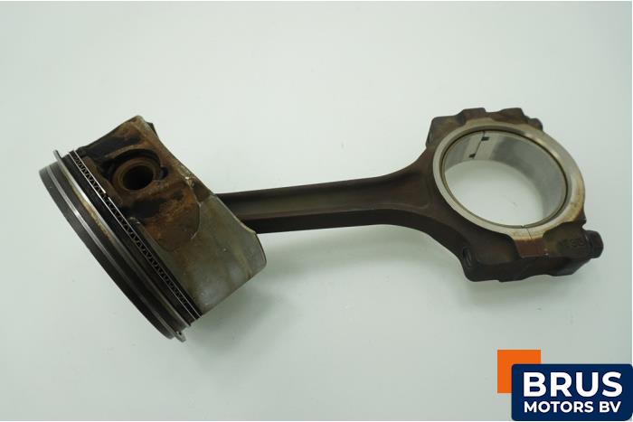 Usagé Bielle Opel Vectra B (36) 2.2 16V Ecotec Prix € 90,75 Prix TTC proposé par Brus Motors BV