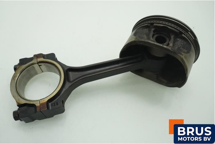 Usagé Bielle Opel Vectra B (36) 2.2 16V Ecotec Prix € 90,75 Prix TTC proposé par Brus Motors BV