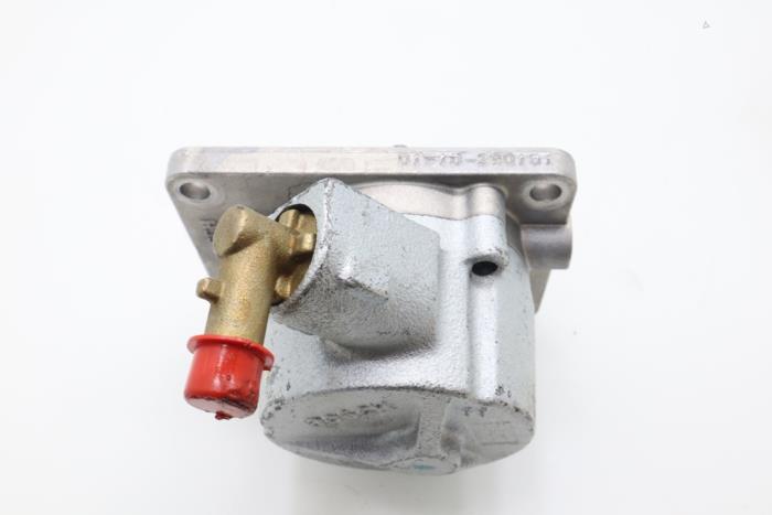 Vacuum pump (diesel) from a Fiat Ducato (230/231/232) 2.5 D Combinato 1998