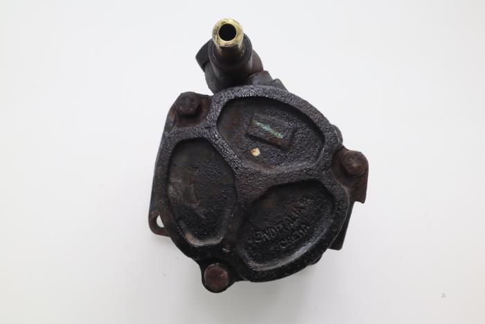 Vacuum pump (diesel) from a Fiat Ducato (230/231/232) 2.5 TD 1998