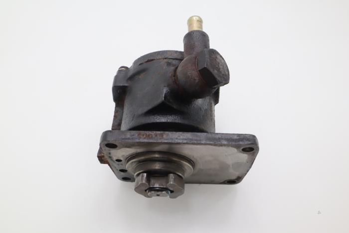 Vacuum pump (diesel) from a Fiat Ducato (230/231/232) 2.5 TD 1998
