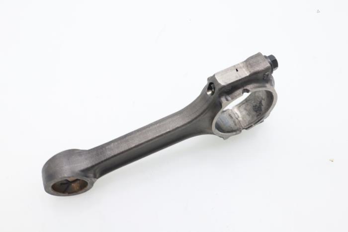 Connecting rod from a Opel Combo (Corsa C) 1.3 CDTI 16V 2008
