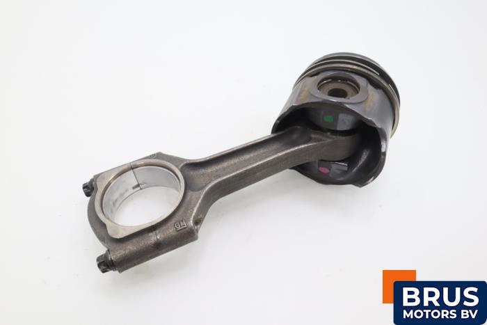 Usagé Bielle Opel Astra G (F07) 2.2 DTi 16V Prix € 90,75 Prix TTC proposé par Brus Motors BV