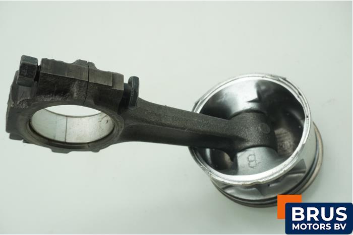 Usagé Bielle Fiat Bravo (182A) 1.6 SX 16V Prix € 90,75 Prix TTC proposé par Brus Motors BV
