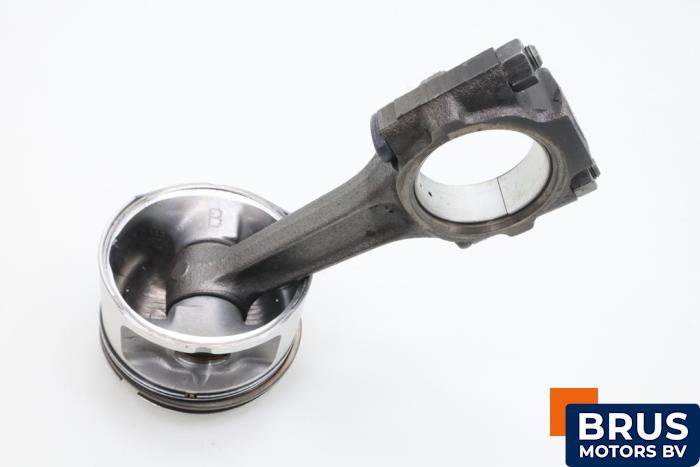 Usagé Bielle Fiat Bravo (182A) 1.6 SX 16V Prix € 90,75 Prix TTC proposé par Brus Motors BV