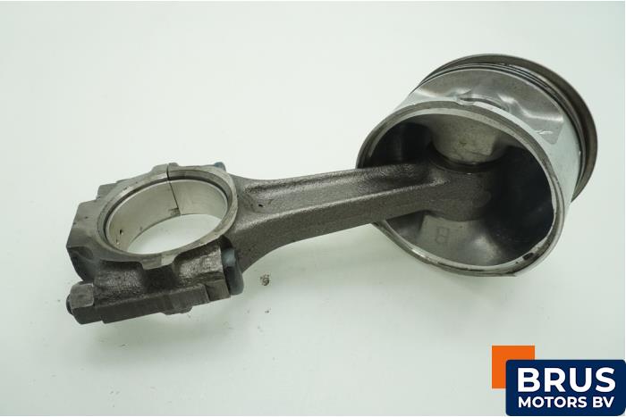Usagé Bielle Fiat Bravo (182A) 1.6 SX 16V Prix € 90,75 Prix TTC proposé par Brus Motors BV