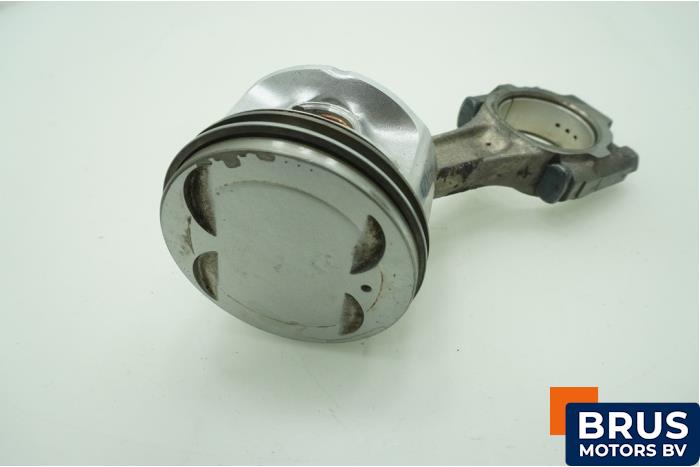 Usagé Bielle Fiat Bravo (182A) 1.6 SX 16V Prix € 90,75 Prix TTC proposé par Brus Motors BV