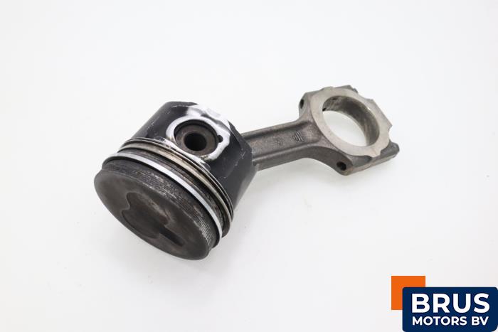 Usagé Bielle Fiat Bravo (182A) 1.9 TDS S,SX 75 Prix € 90,75 Prix TTC proposé par Brus Motors BV
