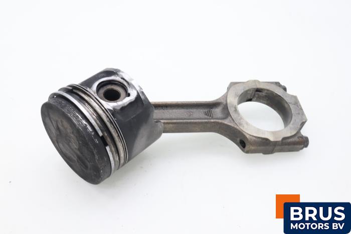 Usagé Bielle Fiat Bravo (182A) 1.9 TDS S,SX 75 Prix € 90,75 Prix TTC proposé par Brus Motors BV