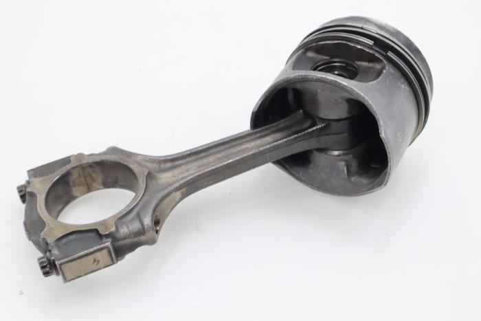 Connecting rod from a Mercedes-Benz E Combi diesel (S124) 3.0 300 TD Turbo 1991