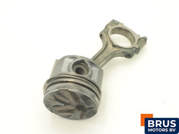 Usagé Bielle Mercedes E Combi diesel (S124) 3.0 300 TD Turbo Prix € 90,75 Prix TTC proposé par Brus Motors BV