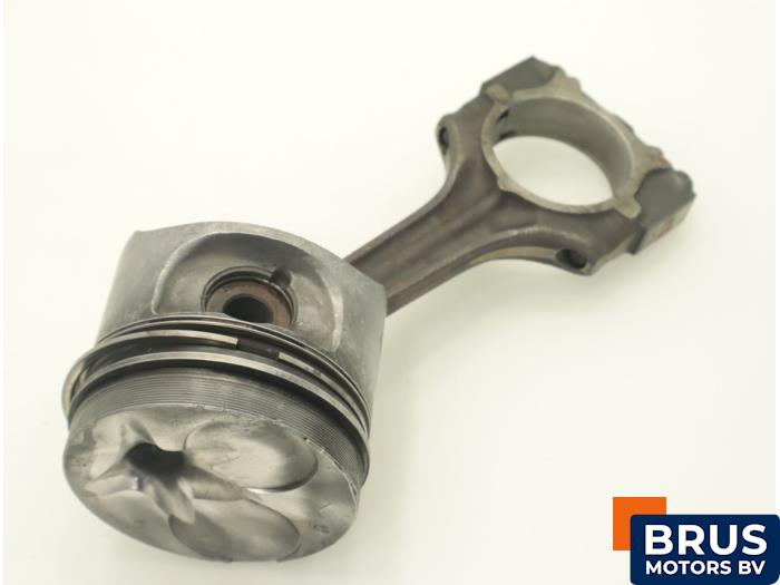 Usagé Bielle Mercedes E Combi diesel (S124) 3.0 300 TD Turbo Prix € 90,75 Prix TTC proposé par Brus Motors BV