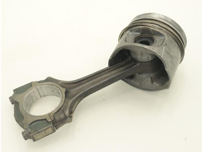 Connecting rod from a Mercedes-Benz E Combi diesel (S124) 3.0 300 TD Turbo 1991