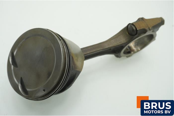 Usagé Bielle Hyundai Matrix 1.6 16V Prix € 90,75 Prix TTC proposé par Brus Motors BV