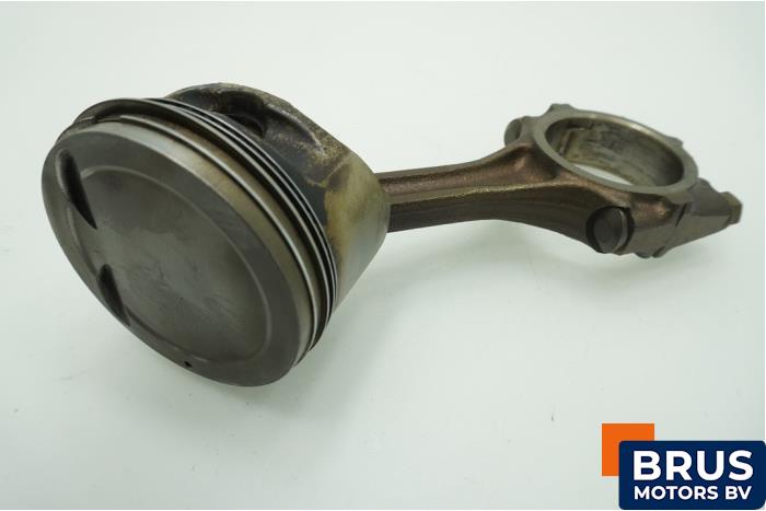 Usagé Bielle Hyundai Matrix 1.6 16V Prix € 90,75 Prix TTC proposé par Brus Motors BV