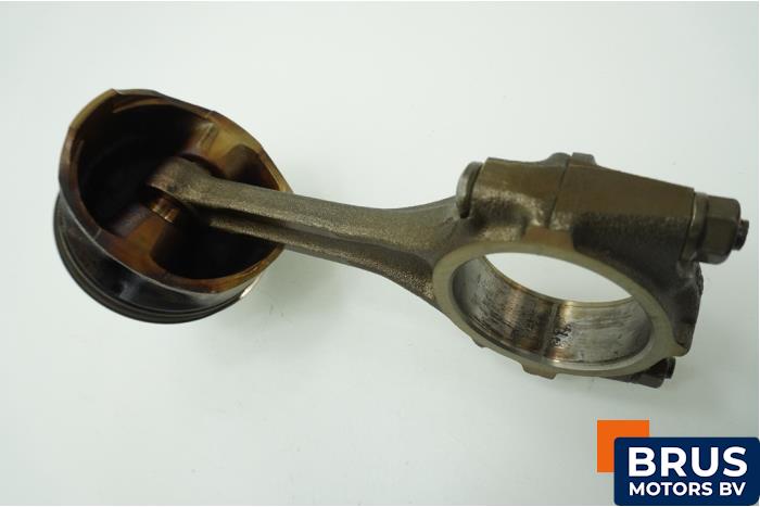 Usagé Bielle Hyundai Matrix 1.6 16V Prix € 90,75 Prix TTC proposé par Brus Motors BV