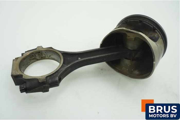 Usagé Bielle Landrover Range Rover II 4.6 V8 HSE Prix € 90,75 Prix TTC proposé par Brus Motors BV