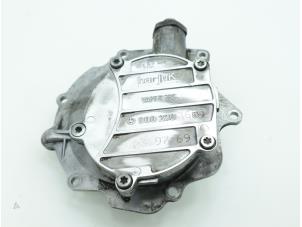 Used Vacuum pump (diesel) Mercedes E (W210) 2.2 E-220D 16V Price € 90,75 Inclusive VAT offered by Brus Motors BV