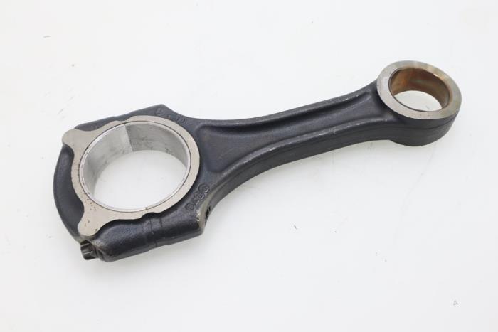 Connecting rod from a Mercedes-Benz C Estate (S204) 2.2 C-200 CDI 16V . 2009