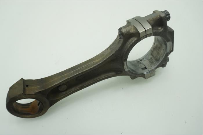 Connecting rod from a Volkswagen LT II 28/35/46 2.8 TDI 2005