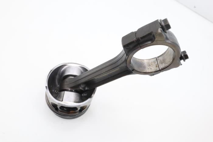 Connecting rod from a Renault Megane II (BM/CM) 1.5 dCi 80 2006