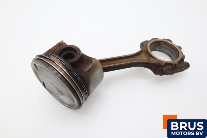 Używane Korbowód Mitsubishi Outlander (CU) 2.0 16V 4x2 Cena € 90,75 Z VAT oferowane przez Brus Motors BV