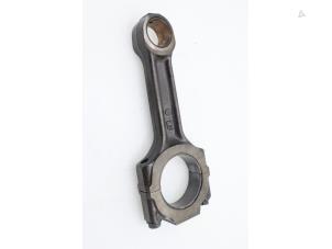 Used Connecting rod Fiat Doblo (223A/119) 1.9 JTD Price € 90,75 Inclusive VAT offered by Brus Motors BV