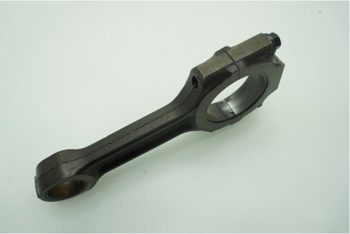 Connecting rod from a Fiat Doblo (223A/119) 1.9 JTD 2004