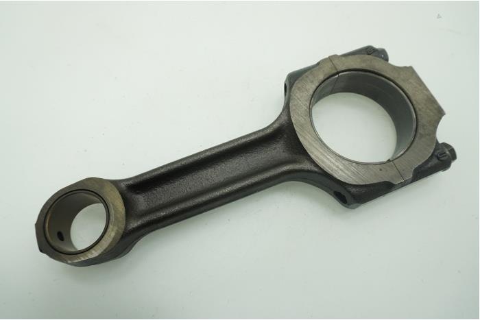 Connecting rod from a Fiat Doblo (223A/119) 1.9 JTD 2004