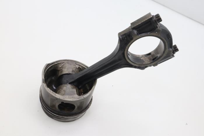 Connecting rod from a SsangYong Rexton 2.9 TD RJ 290 2004
