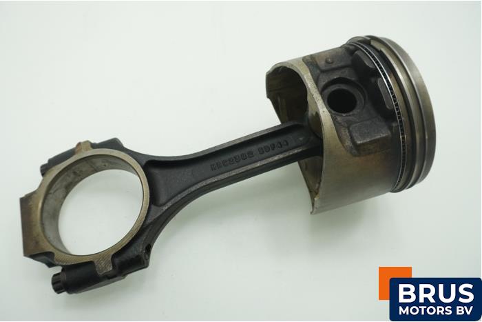 Usagé Bielle Landrover Range Rover II 4.6 V8 HSE Prix € 90,75 Prix TTC proposé par Brus Motors BV