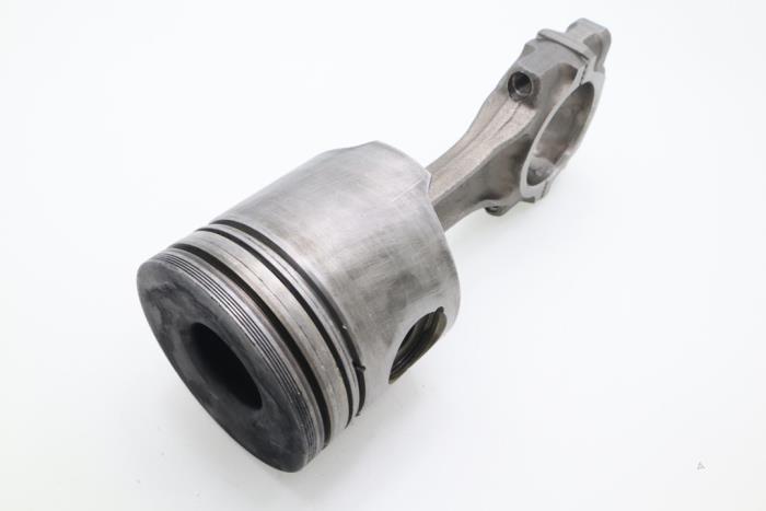 Connecting rod from a Fiat Ducato (230/231/232) 2.5 TDI 1999